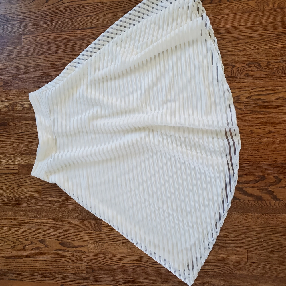 Elegant White Striped Skirt